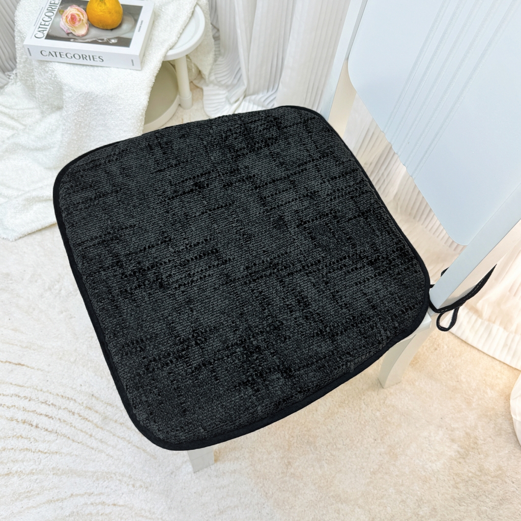 91家纺网 家纺一手货源 找家纺 爱家居 2025新款餐椅垫坐垫轻奢马蹄形四季通用雪尼尔防滑纯色椅子垫餐厅家用可拆洗【纯色雪尼尔坐垫常规有现货、其它规格可定制】 雪尼尔—炭黑