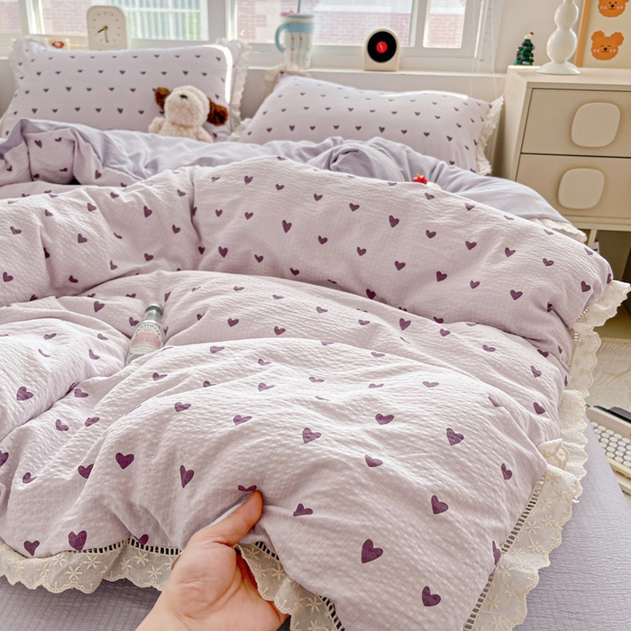 91家纺网 家纺一手货源 找家纺 恋之语 2025新款云感木棉皱皱双层纱全棉花边四件套单被套 紫爱心