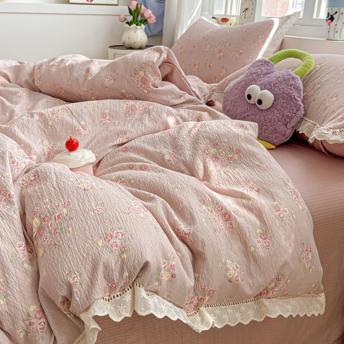 91家纺网 家纺一手货源 找家纺 恋之语 2025新款云感木棉皱皱双层纱全棉花边四件套单被套 素颜