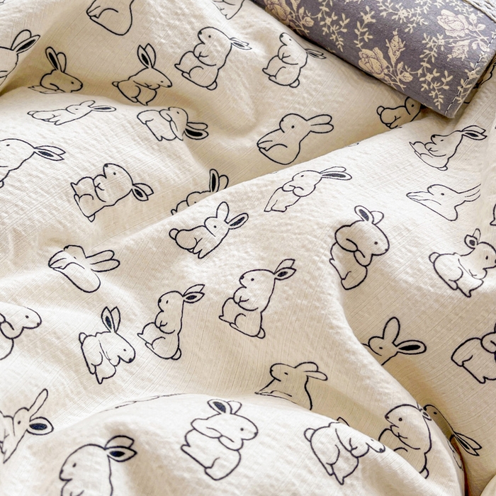 91家纺网 家纺一手货源 找家纺 恋之语 2025新款云感木棉皱皱双层纱全棉花边四件套单被套 小黑兔