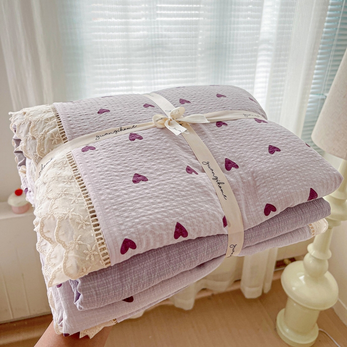 91家纺网 家纺一手货源 找家纺 恋之语 2025新款云感木棉皱皱双层纱全棉花边四件套单被套 紫爱心