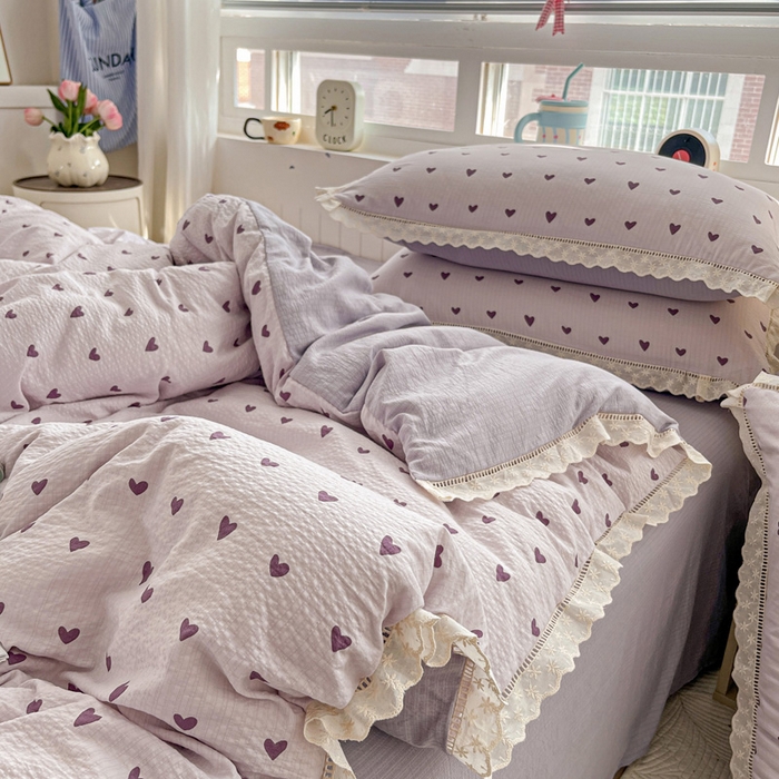 91家纺网 家纺一手货源 找家纺 恋之语 2025新款云感木棉皱皱双层纱全棉花边四件套单被套 紫爱心