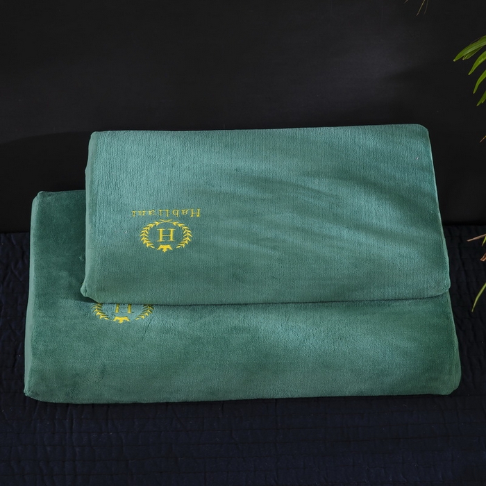 大黄蜂家居家纺 2025新款H款牛奶绒秋冬刺绣乳胶枕套 孔雀绿