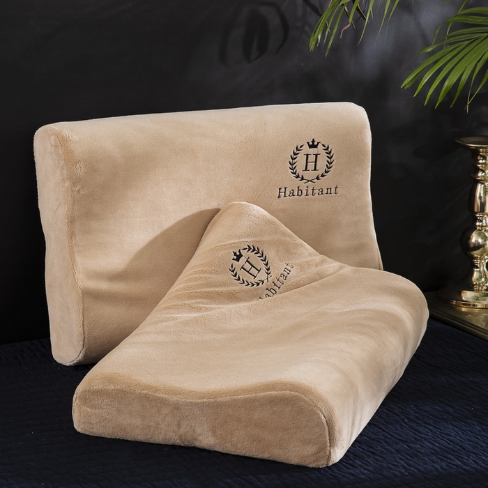 91家纺网 家纺一手货源 找家纺 大黄蜂家居家纺 2025新款H款牛奶绒秋冬刺绣乳胶枕套 富贵驼