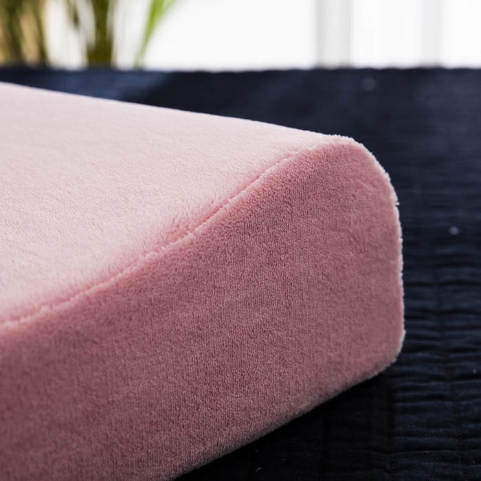 91家纺网 家纺一手货源 找家纺 大黄蜂家居家纺 2025新款H款牛奶绒秋冬刺绣乳胶枕套 蜜桃粉