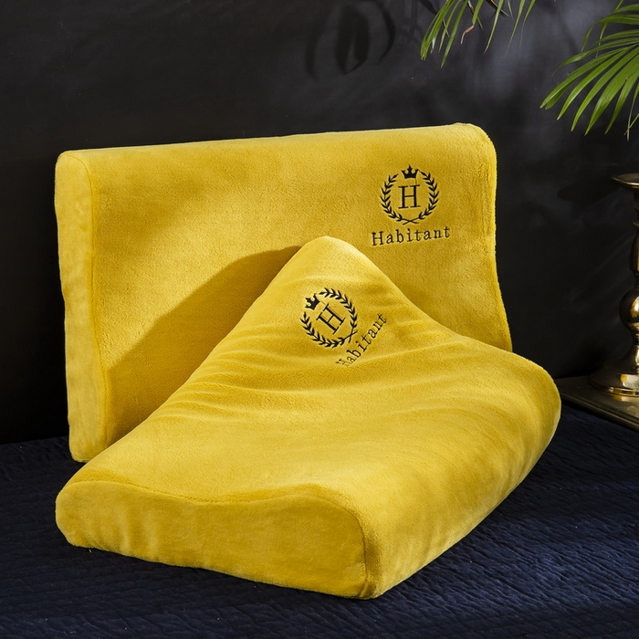 91家纺网 家纺一手货源 找家纺 大黄蜂家居家纺 2025新款H款牛奶绒秋冬刺绣乳胶枕套 金秋黄