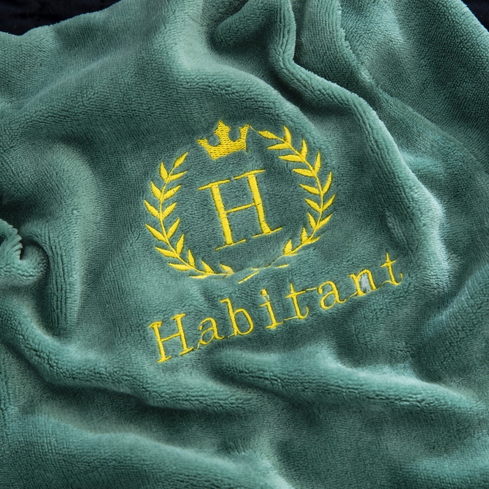 91家纺网 家纺一手货源 找家纺 大黄蜂家居家纺 2025新款H款牛奶绒秋冬刺绣乳胶枕套 孔雀绿