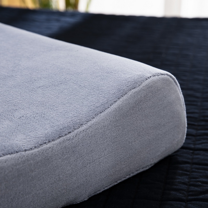 91家纺网 家纺一手货源 找家纺 大黄蜂家居家纺 2025新款H款牛奶绒秋冬刺绣乳胶枕套 浅银灰