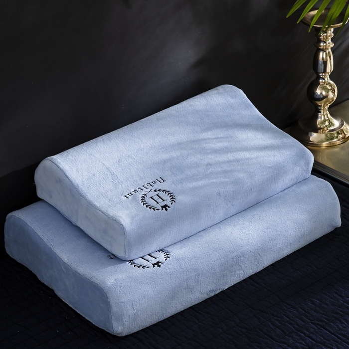 91家纺网 家纺一手货源 找家纺 大黄蜂家居家纺 2025新款H款牛奶绒秋冬刺绣乳胶枕套 梦幻蓝