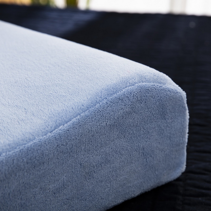 91家纺网 家纺一手货源 找家纺 大黄蜂家居家纺 2025新款H款牛奶绒秋冬刺绣乳胶枕套 梦幻蓝