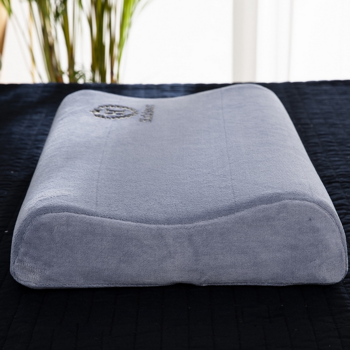 91家纺网 家纺一手货源 找家纺 大黄蜂家居家纺 2025新款H款牛奶绒秋冬刺绣乳胶枕套 浅银灰