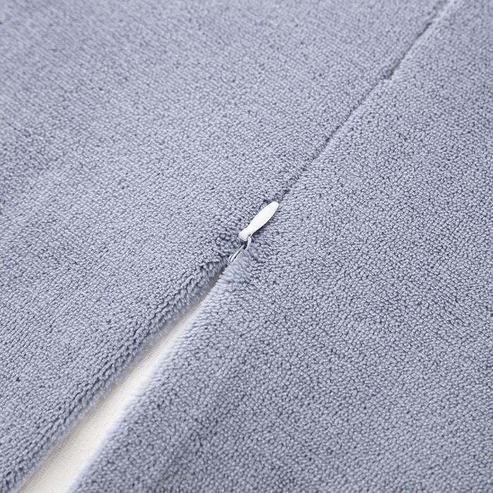 91家纺网 家纺一手货源 找家纺 大黄蜂家居家纺 2025新款H款牛奶绒秋冬刺绣乳胶枕套 浅银灰