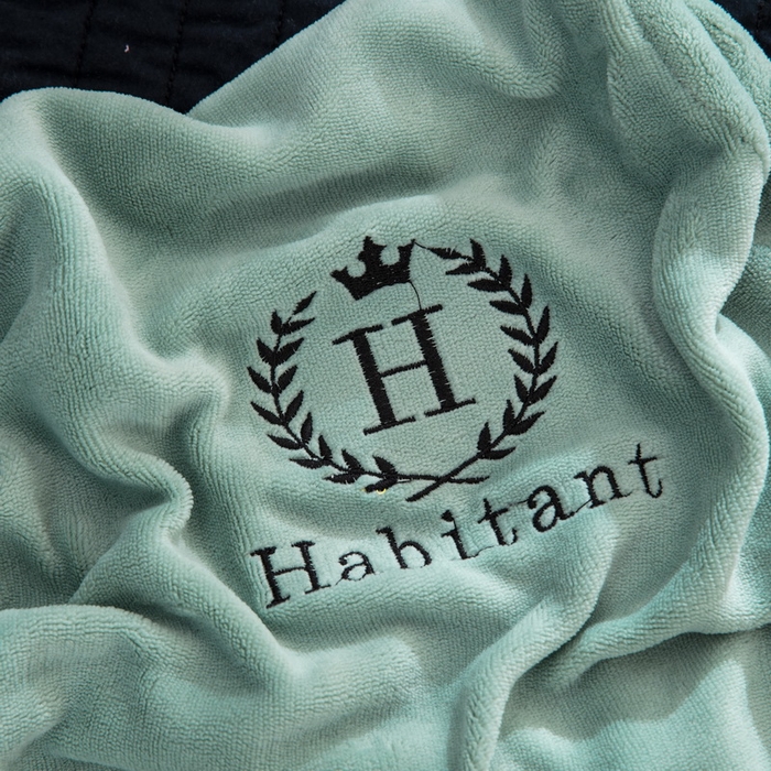 91家纺网 家纺一手货源 找家纺 大黄蜂家居家纺 2025新款H款牛奶绒秋冬刺绣乳胶枕套 抹茶绿