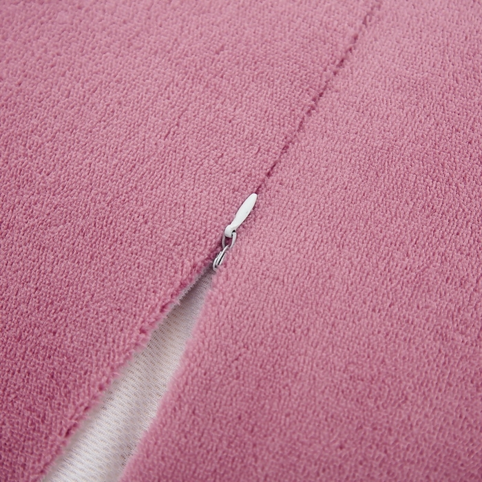 91家纺网 家纺一手货源 找家纺 大黄蜂家居家纺 2025新款H款牛奶绒秋冬刺绣乳胶枕套 西瓜红