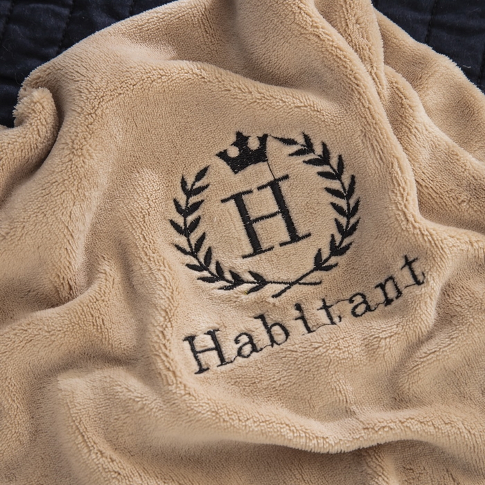 91家纺网 家纺一手货源 找家纺 大黄蜂家居家纺 2025新款H款牛奶绒秋冬刺绣乳胶枕套 富贵驼