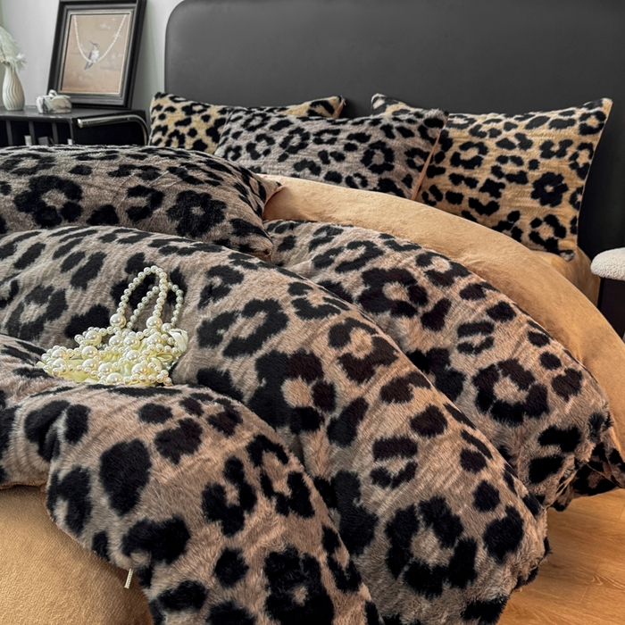 91家纺网 家纺一手货源 找家纺 乐窝家纺仓储 2025新款【8斤重】轻奢复古美拉德兔兔绒牛奶绒床单床笠床盖款四件套（日发50套优惠8元一套） 豹纹灰