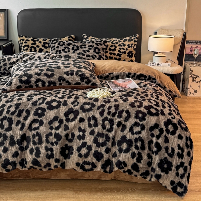 91家纺网 家纺一手货源 找家纺 乐窝家纺仓储 2025新款【8斤重】轻奢复古美拉德兔兔绒牛奶绒床单床笠床盖款四件套（日发50套优惠8元一套） 豹纹灰