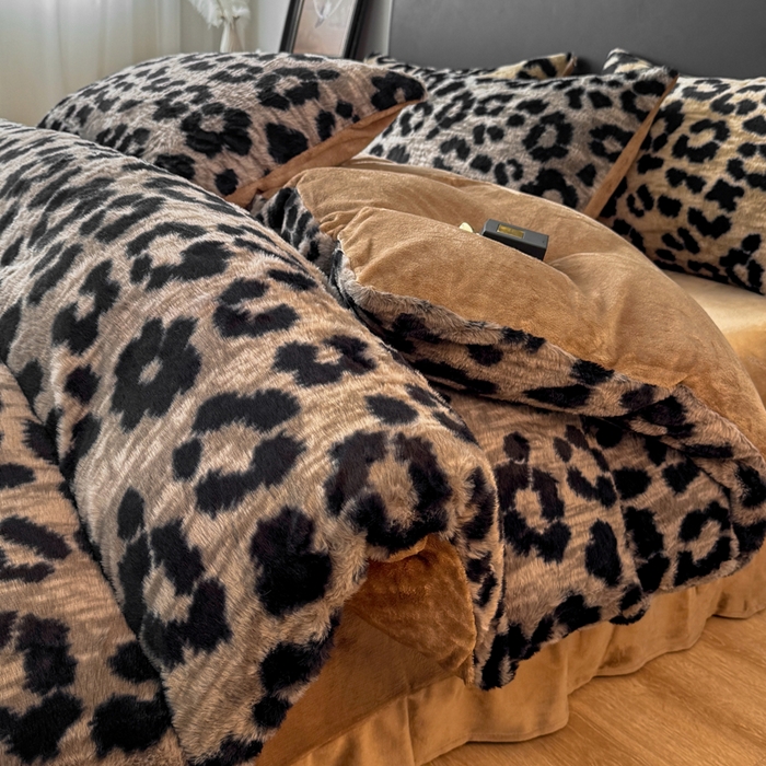 91家纺网 家纺一手货源 找家纺 乐窝家纺仓储 2025新款【8斤重】轻奢复古美拉德兔兔绒牛奶绒床单床笠床盖款四件套（日发50套优惠8元一套） 豹纹灰