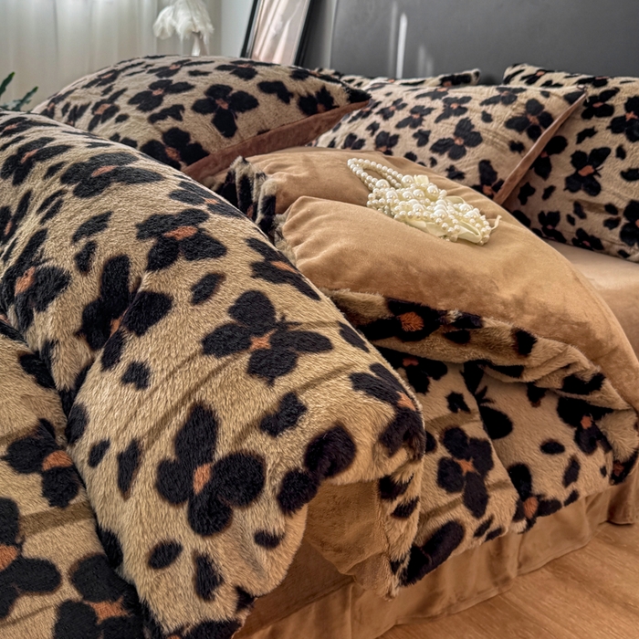 91家纺网 家纺一手货源 找家纺 乐窝家纺仓储 2025新款【8斤重】轻奢复古美拉德兔兔绒牛奶绒床单床笠床盖款四件套（日发50套优惠8元一套） 蝶舞