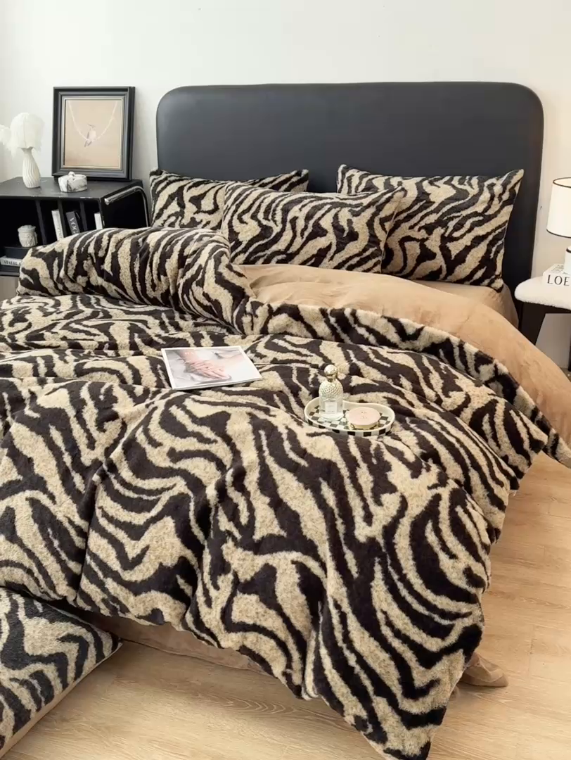 91家纺网 家纺一手货源 找家纺 乐窝家纺仓储 2025新款【8斤重】轻奢复古美拉德兔兔绒牛奶绒床单床笠床盖款四件套（日发50套优惠8元一套） 虎纹