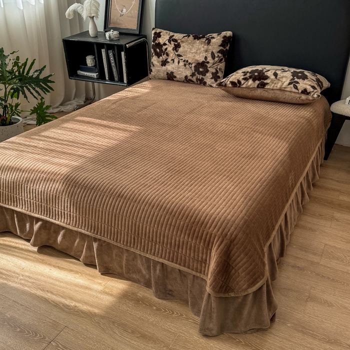 91家纺网 家纺一手货源 找家纺 乐窝家纺仓储 2025新款【8斤重】轻奢复古美拉德兔兔绒牛奶绒床单床笠床盖款四件套（日发50套优惠8元一套） 花语