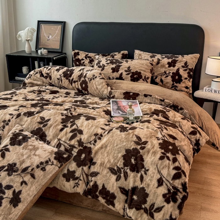 91家纺网 家纺一手货源 找家纺 乐窝家纺仓储 2025新款【8斤重】轻奢复古美拉德兔兔绒牛奶绒床单床笠床盖款四件套（日发50套优惠8元一套） 花语