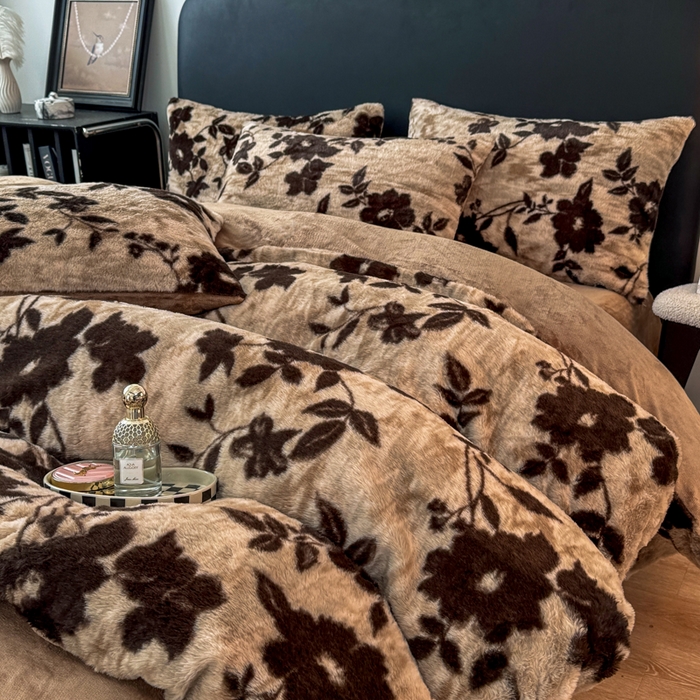 91家纺网 家纺一手货源 找家纺 乐窝家纺仓储 2025新款【8斤重】轻奢复古美拉德兔兔绒牛奶绒床单床笠床盖款四件套（日发50套优惠8元一套） 花语