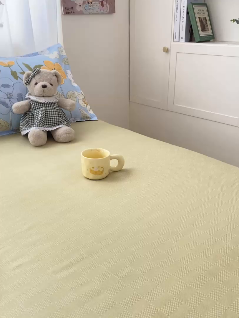 91家纺网 家纺一手货源 找家纺 红日子 2025新款生态斜纹植物羊绒单床笠磨毛床笠三件套 卡其