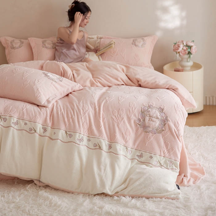 91家纺网 家纺一手货源 找家纺 （总）卡姿家纺 2025秋冬 德国奶芙绒提花刺绣—安德莉雅