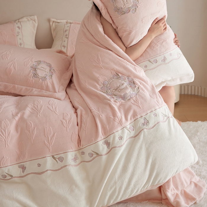 91家纺网 家纺一手货源 找家纺 （总）卡姿家纺 2025秋冬 德国奶芙绒提花刺绣—安德莉雅