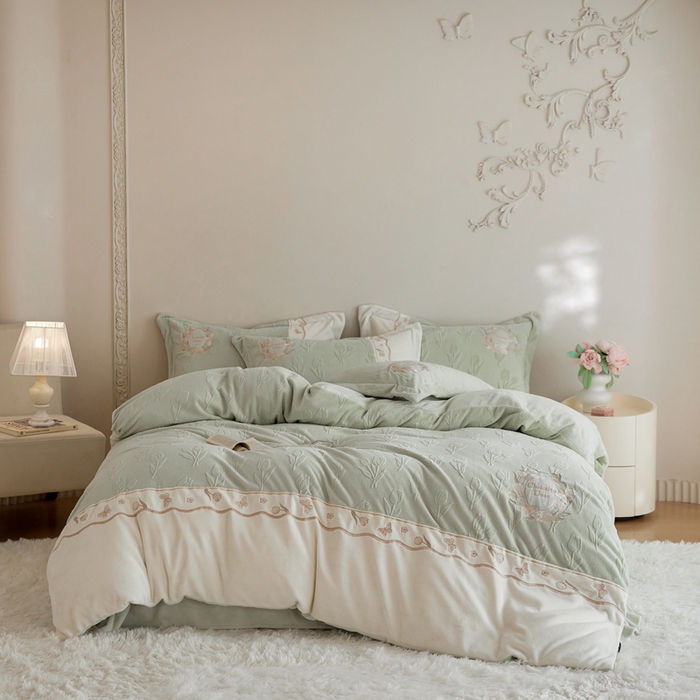 91家纺网 家纺一手货源 找家纺 卡姿家纺 2025秋冬 德国奶芙绒提花刺绣—安德莉雅 安德莉雅-绿