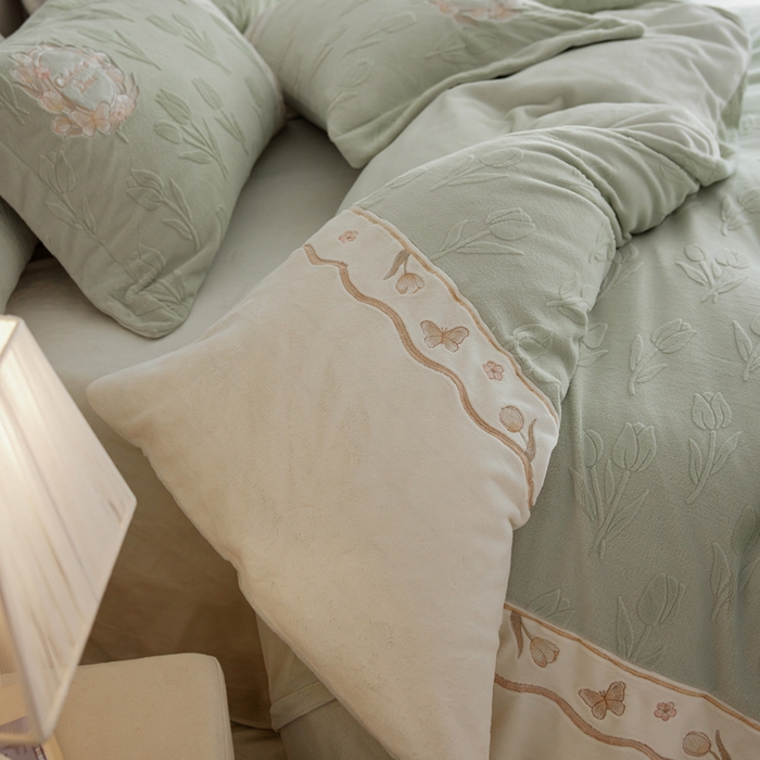 91家纺网 家纺一手货源 找家纺 卡姿家纺 2025秋冬 德国奶芙绒提花刺绣—安德莉雅 安德莉雅-绿