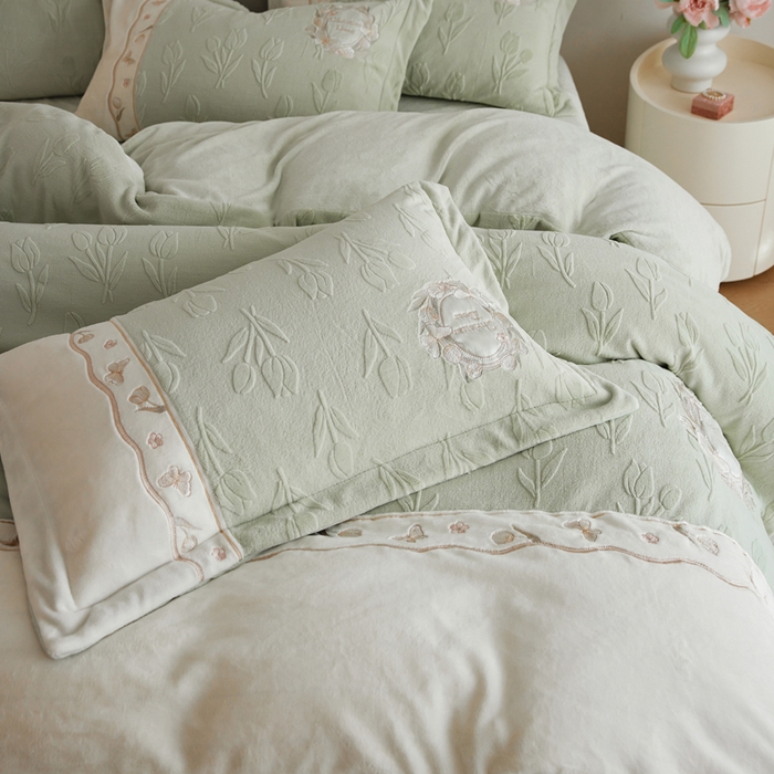 91家纺网 家纺一手货源 找家纺 卡姿家纺 2025秋冬 德国奶芙绒提花刺绣—安德莉雅 安德莉雅-绿