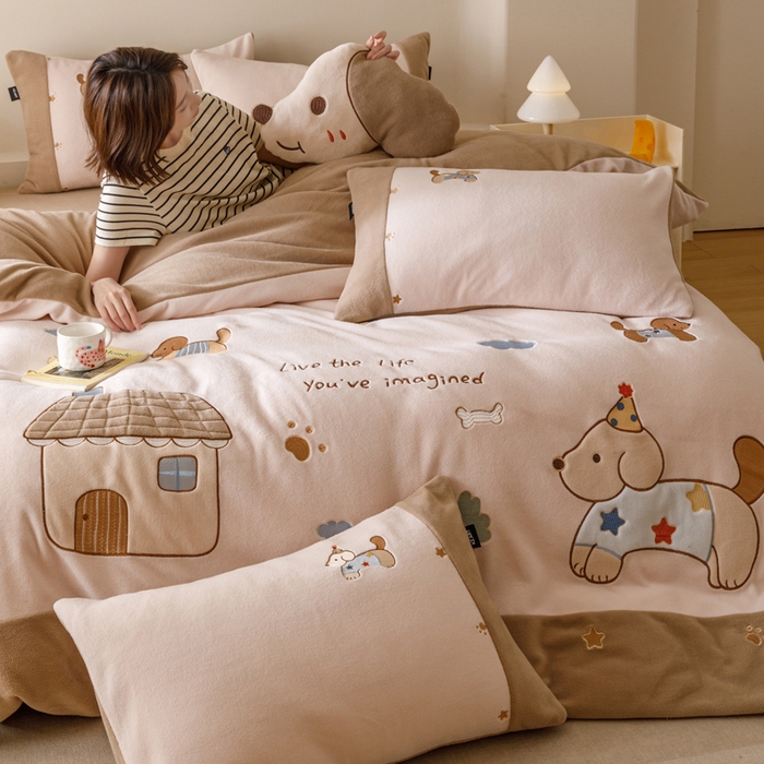 91家纺网 家纺一手货源 找家纺 （总）卡姿家纺 2025秋冬仿羊绒毛呢触感蒂芙呢绒— 小狗可乐