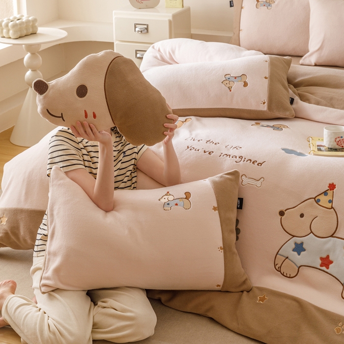 91家纺网 家纺一手货源 找家纺 （总）卡姿家纺 2025秋冬仿羊绒毛呢触感蒂芙呢绒— 小狗可乐