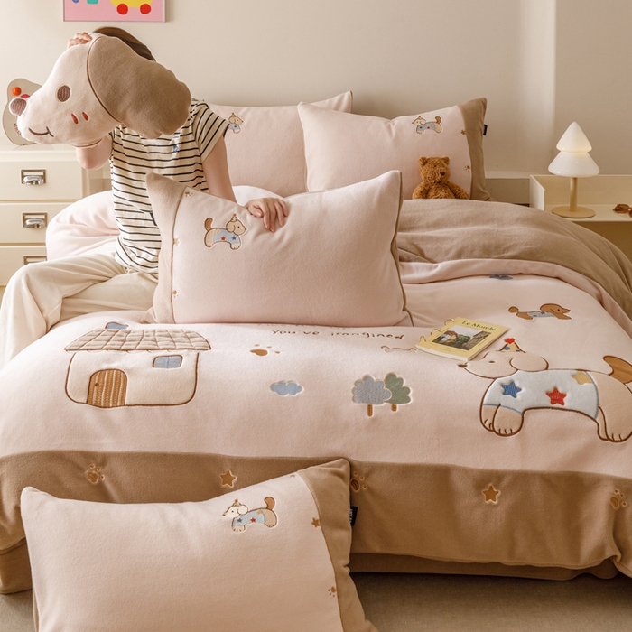 91家纺网 家纺一手货源 找家纺 （总）卡姿家纺 2025秋冬仿羊绒毛呢触感蒂芙呢绒— 小狗可乐