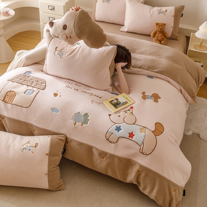 91家纺网 家纺一手货源 找家纺 （总）卡姿家纺 2025秋冬仿羊绒毛呢触感蒂芙呢绒— 小狗可乐