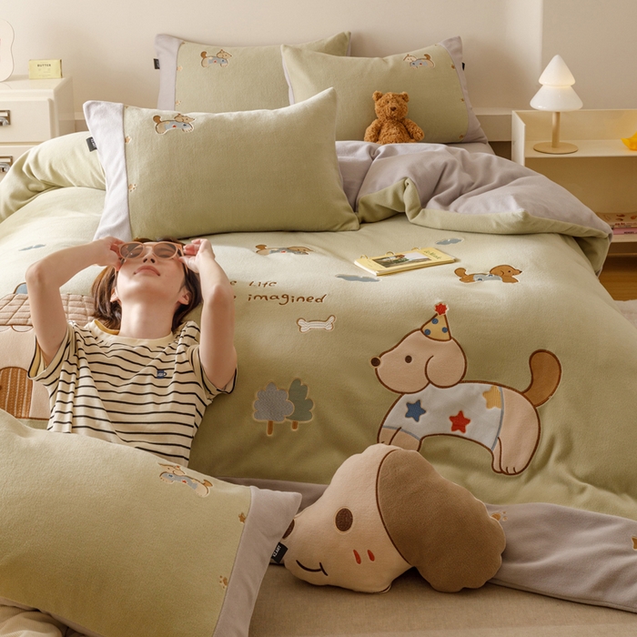 91家纺网 家纺一手货源 找家纺 卡姿家纺 2025秋冬仿羊绒毛呢触感蒂芙呢绒— 小狗可乐 小狗可乐-绿