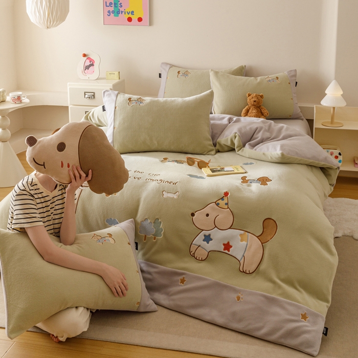 91家纺网 家纺一手货源 找家纺 卡姿家纺 2025秋冬仿羊绒毛呢触感蒂芙呢绒— 小狗可乐 小狗可乐-绿