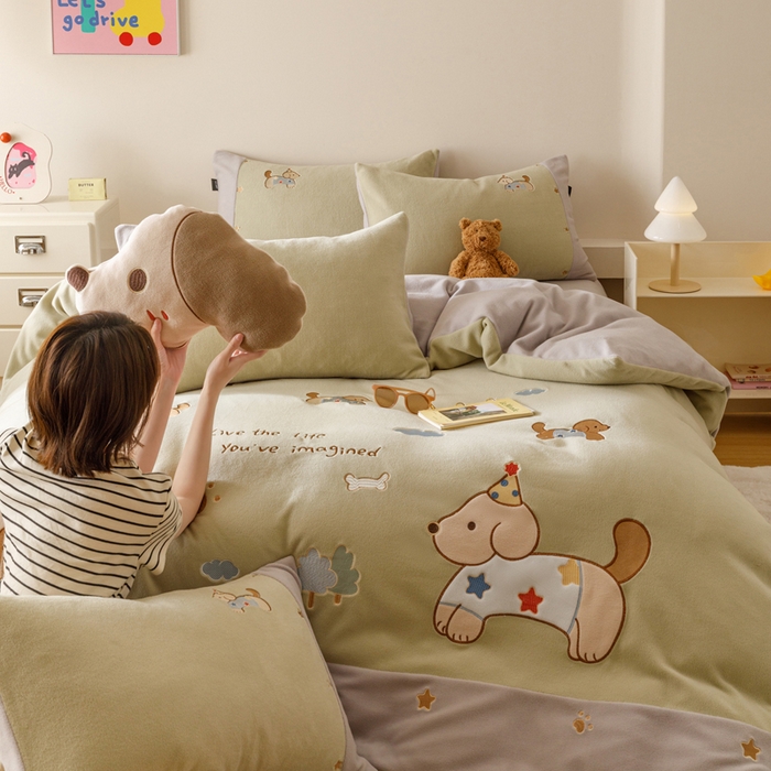 91家纺网 家纺一手货源 找家纺 卡姿家纺 2025秋冬仿羊绒毛呢触感蒂芙呢绒— 小狗可乐 小狗可乐-绿