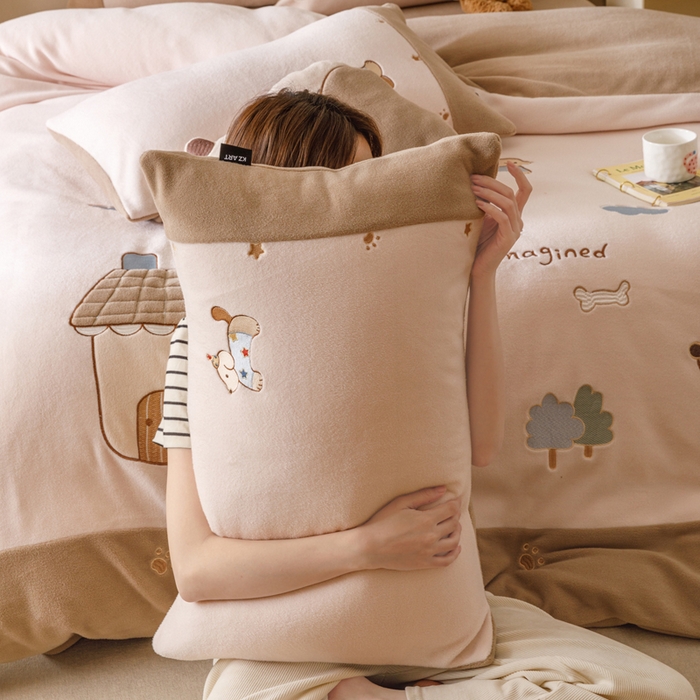 91家纺网 家纺一手货源 找家纺 卡姿家纺 2025秋冬仿羊绒毛呢触感蒂芙呢绒— 小狗可乐 小狗可乐-粉