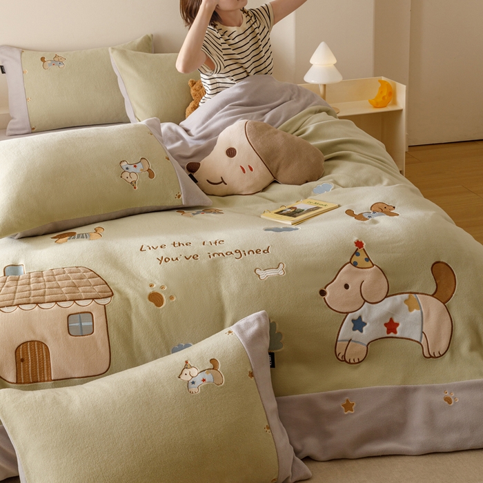 91家纺网 家纺一手货源 找家纺 卡姿家纺 2025秋冬仿羊绒毛呢触感蒂芙呢绒— 小狗可乐 小狗可乐-绿