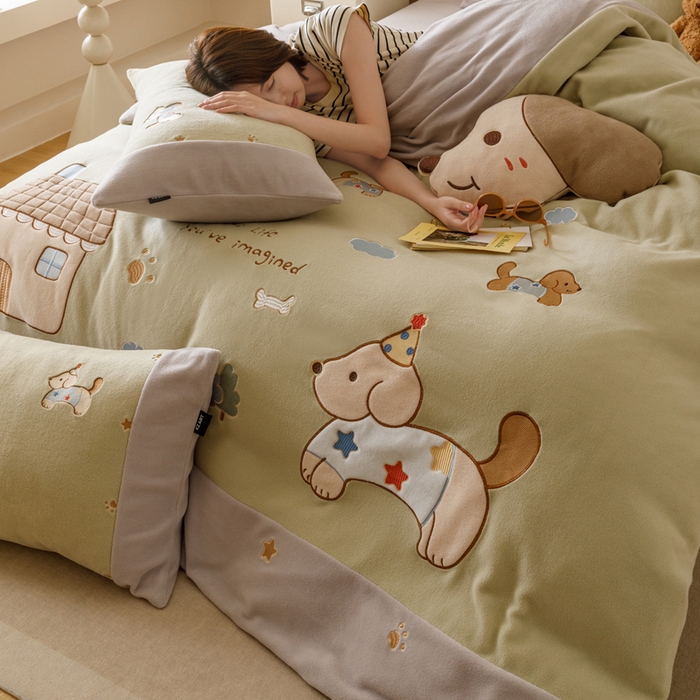 91家纺网 家纺一手货源 找家纺 卡姿家纺 2025秋冬仿羊绒毛呢触感蒂芙呢绒— 小狗可乐 小狗可乐-绿