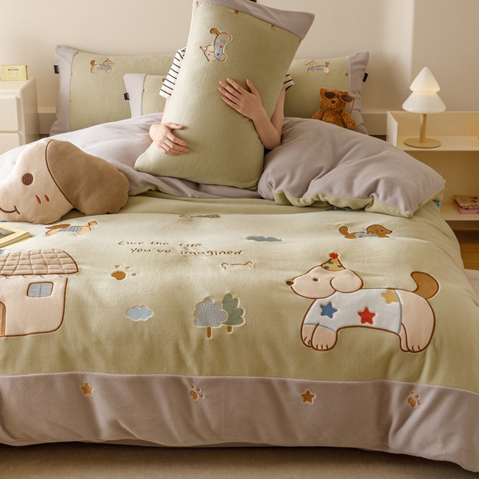 91家纺网 家纺一手货源 找家纺 卡姿家纺 2025秋冬仿羊绒毛呢触感蒂芙呢绒— 小狗可乐 小狗可乐-绿