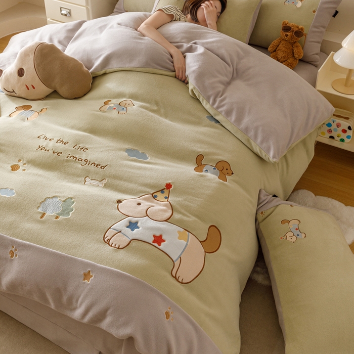 91家纺网 家纺一手货源 找家纺 卡姿家纺 2025秋冬仿羊绒毛呢触感蒂芙呢绒— 小狗可乐 小狗可乐-绿