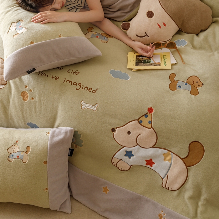 91家纺网 家纺一手货源 找家纺 卡姿家纺 2025秋冬仿羊绒毛呢触感蒂芙呢绒— 小狗可乐 小狗可乐-绿