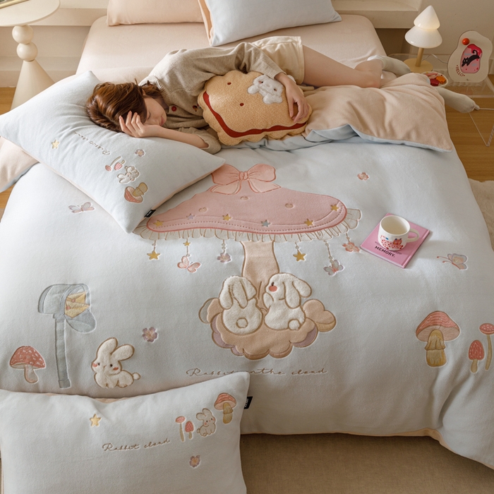 卡姿家纺 2025秋冬仿羊绒毛呢触感蒂芙呢绒— 蘑菇小精灵 蘑菇小精灵-蓝