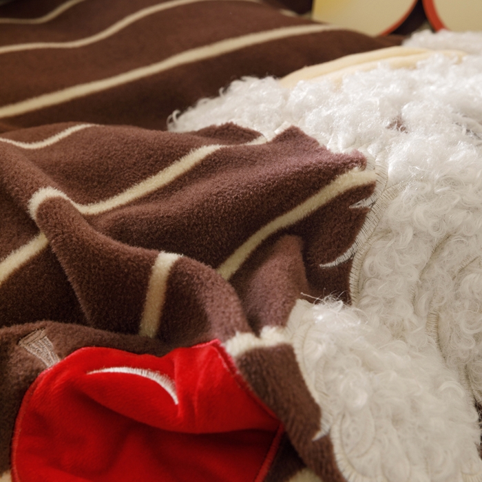 91家纺网 家纺一手货源 找家纺 卡姿家纺 2025秋冬仿羊绒毛呢触感蒂芙呢绒—萌趣贴布绣 小狗捷克