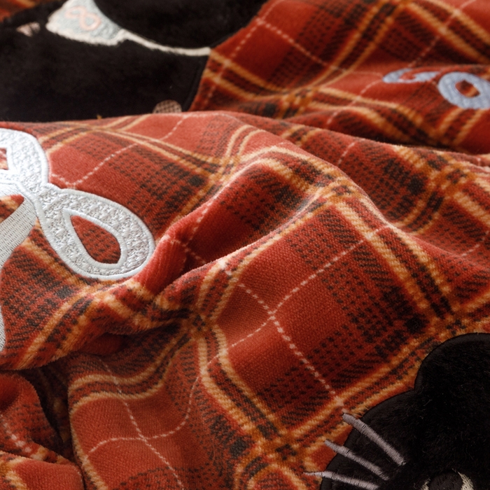 91家纺网 家纺一手货源 找家纺 卡姿家纺 2025秋冬仿羊绒毛呢触感蒂芙呢绒—萌趣贴布绣 晚安猫