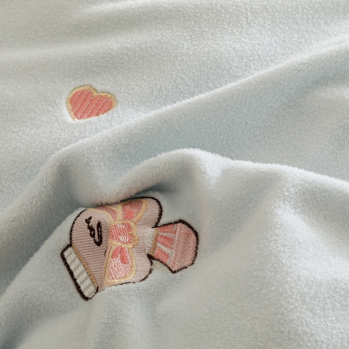 91家纺网 家纺一手货源 找家纺 卡姿家纺 2025秋冬仿羊绒毛呢触感蒂芙呢绒— 香氛圣诞树 香氛圣诞树-蓝